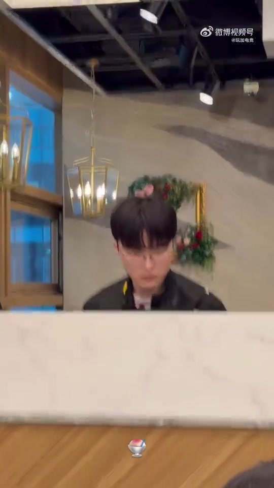 【蜗牛电竞】爱海底捞人设不倒！粉丝在海底捞偶遇Faker、Peyz和Untara