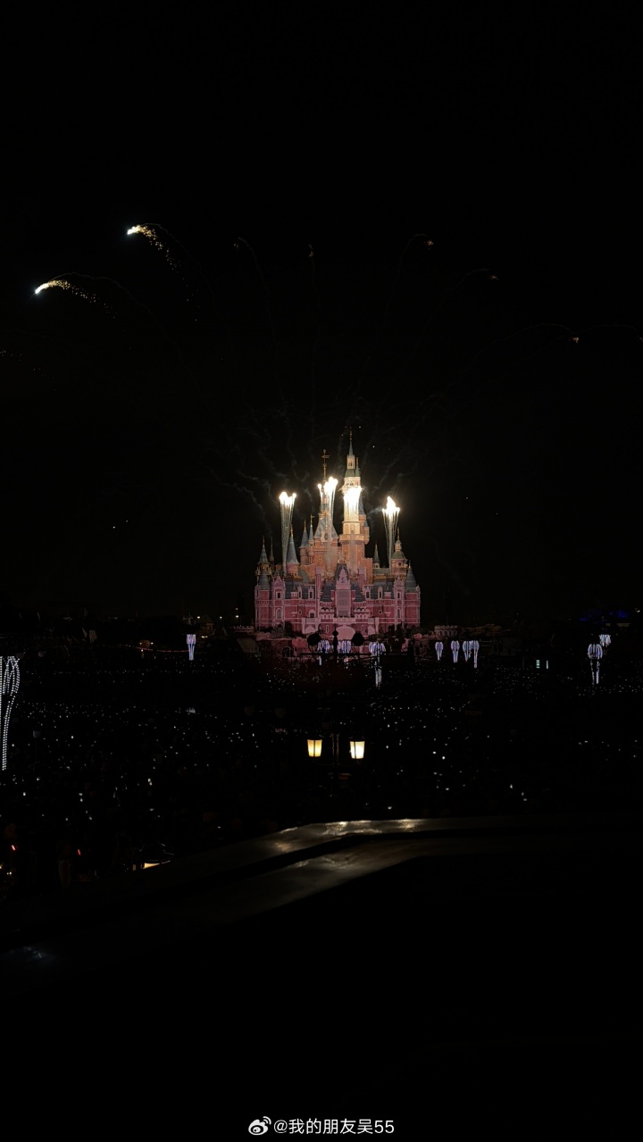 【蜗牛电竞】JackeyLove女友五五更博晒照:上海日记