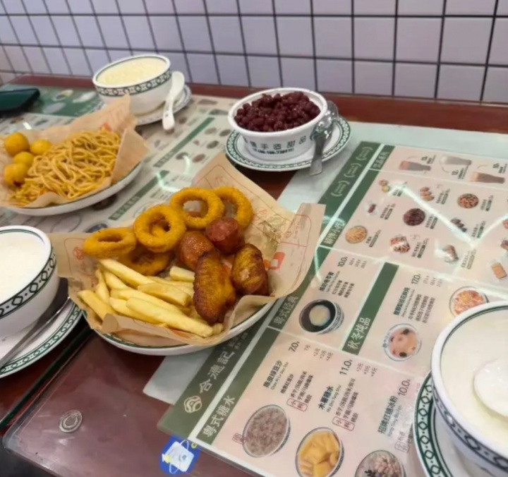 【蜗牛电竞】Breathe社媒分享宵夜:兄弟们,我做得对吗