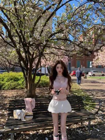 【蜗牛电竞】王思聪前女友懒懒晒照：少女腰身 ​​​