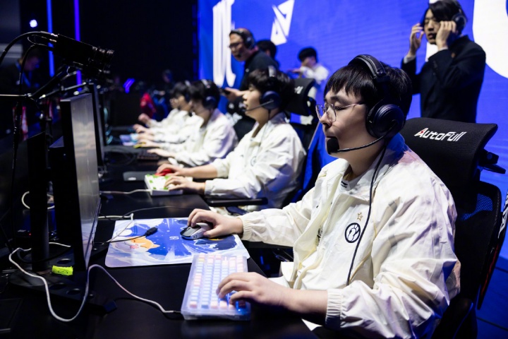 【蜗牛电竞】iG苦吞第二赛段首败，目前LPL登峰组仅BLG保持全胜战绩