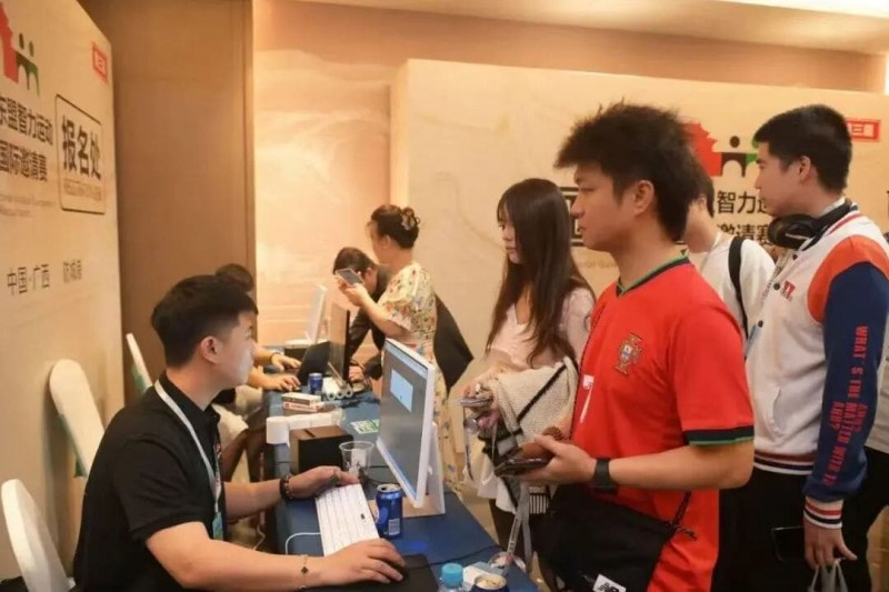 【EV扑克】第三届国门杯次日 | 广西三月三，主赛A组开打共135人次参赛，林峰CL携35人晋级第二轮，邓彪勇夺开幕赛冠军【蜗牛电竞】