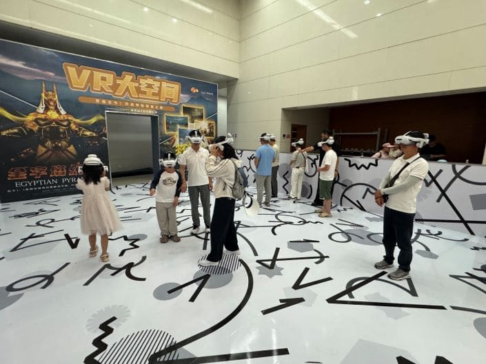 【蜗牛电竞】混合现实（MR）+全息投影：沉浸式百家乐将如何改变未来互动娱乐体验？