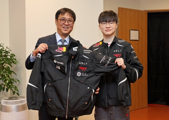 【蜗牛电竞】韩国文化体育旅游部长做客T1主场：要让电竞成为跨世代的文化内容