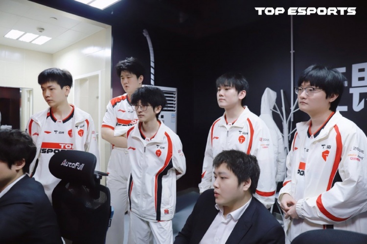 【蜗牛电竞】有压力吗？TES不敌WBG 仅凭小场战绩在积分榜领先BLG