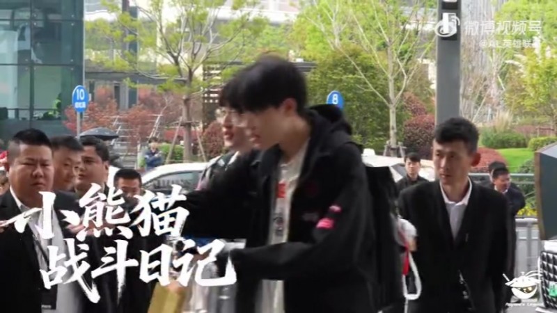 【蜗牛电竞】AL对阵WBG TES赛场VLOG BigWei：大家打比赛多去想想自己要干什么