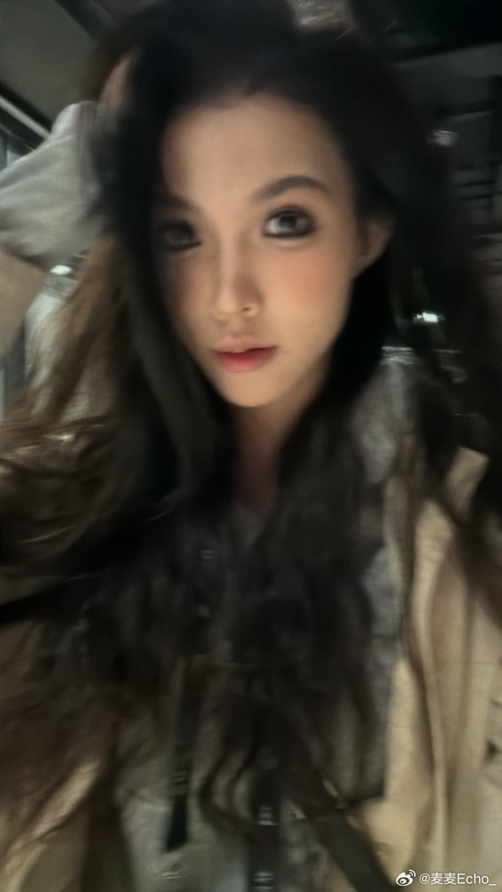 【蜗牛电竞】无畏契约女主持人麦麦晒照：今天在外场当了回暮蝶~