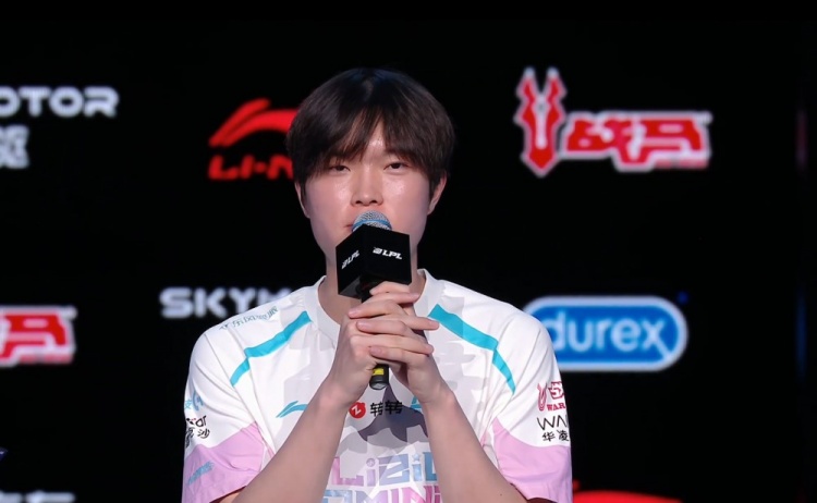【蜗牛电竞】Bin赛后采访：我们一直都在进步,没有很自律(健身)每天都在