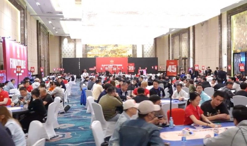 【EV扑克】GAKC皇冠杯廊坊站第二日战报｜主赛A组184人激战，女神赛154位巾帼惊艳登场【蜗牛电竞】