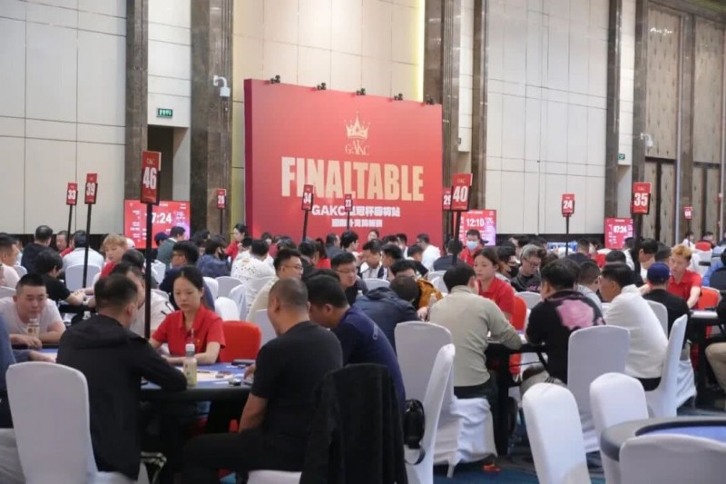 【EV扑克】GAKC皇冠杯廊坊站｜高能炸场！主赛半决赛162人角逐，17人晋级决赛，包喜豪3815000记分牌成为CL【蜗牛电竞】