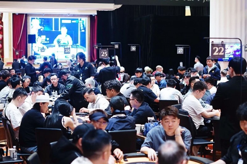 【EV扑克】TLPT济州岛站｜主赛B组171人次火爆对战剩余26人晋级！Bai Yunpeng狂揽超80万计分笑傲全场！YIMING LEE斩获巡游豪客赛王冠！【蜗牛电竞】