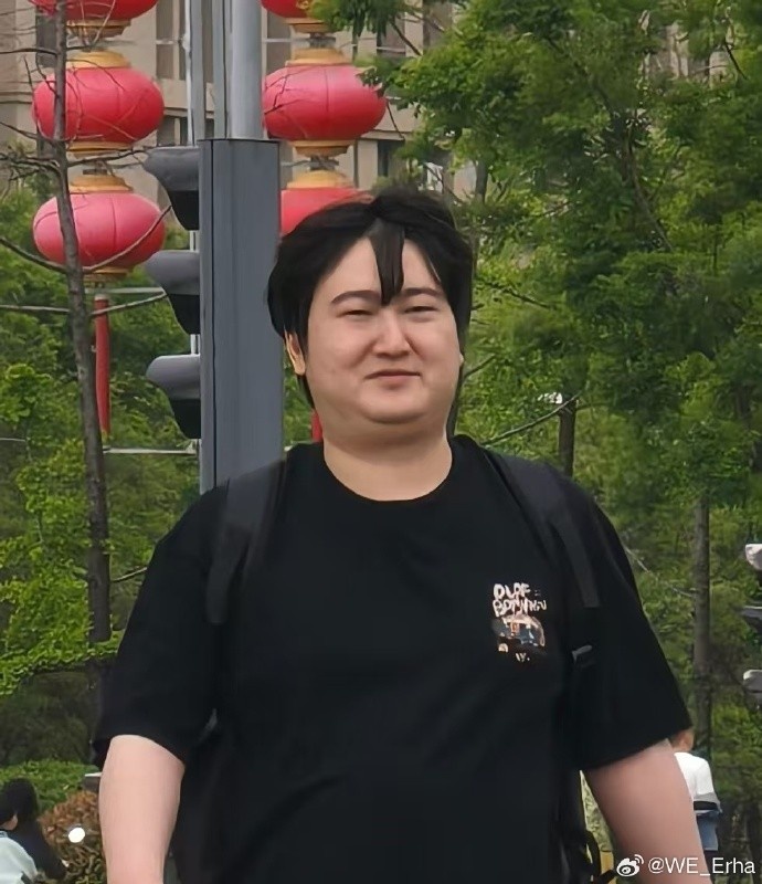 【蜗牛电竞】Erha社媒分享教练694照片:关中王来啦!(胖虎694 )
