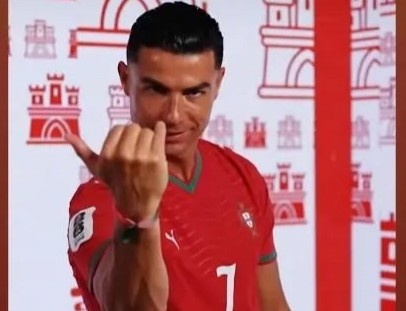 【蜗牛电竞】给你看高潮了!!C罗铁粉管泽元看葡萄牙2-0:掩护游龙!