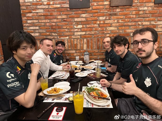 【蜗牛电竞】G2晒选手聚餐照片：教练，我们真的在讨论夺冠策略 阿P能证明！