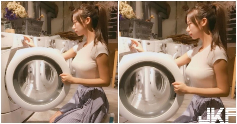 【蜗牛电竞】甜美正妹跪地開洗衣機　「渾圓胸型」完整呈現，IG露乳照也好殺喔！