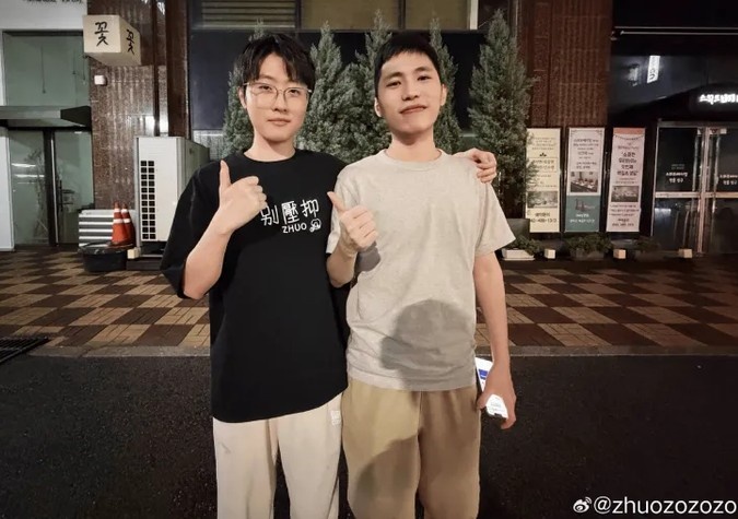 【蜗牛电竞】Zhuo晒和战马合影：时间过的真快，感觉这个人怎么变年轻了
