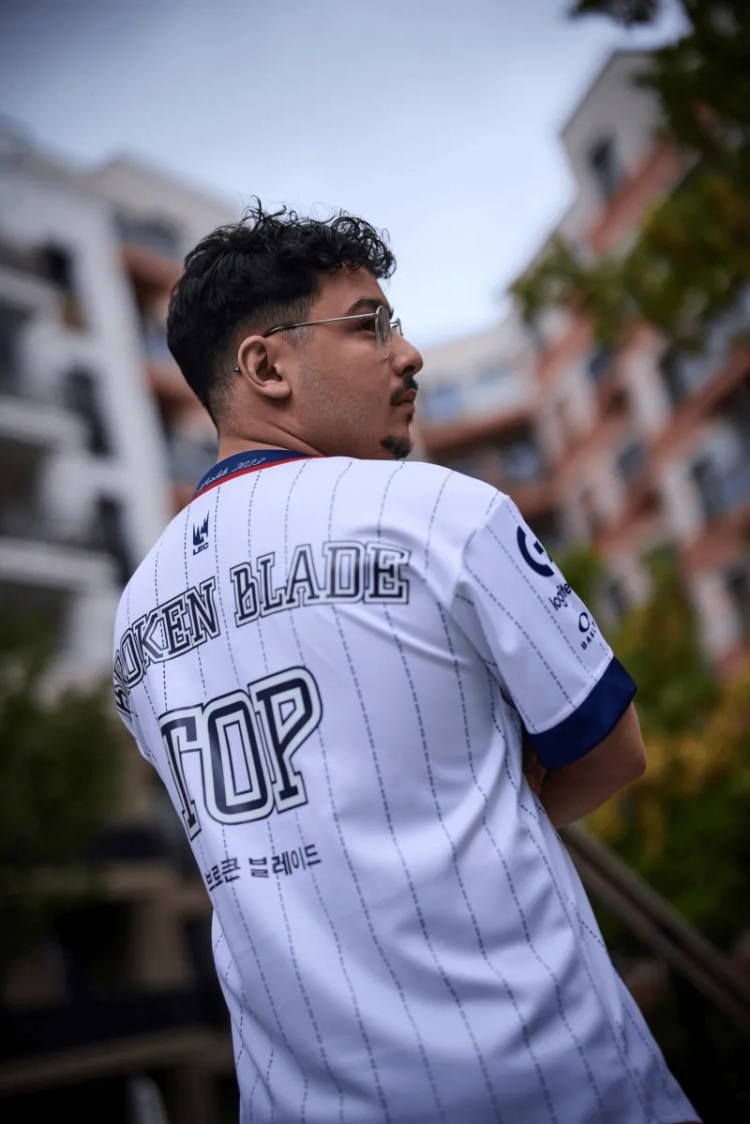 【蜗牛电竞】帽皇让位!G2官推:上单教父这轮系列赛的表现已经是名人堂级别的