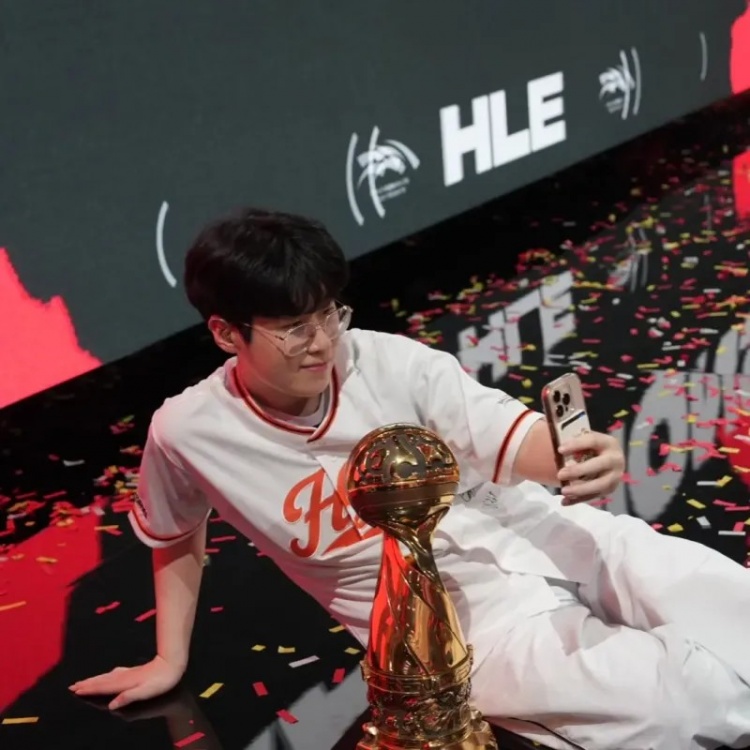【蜗牛电竞】HLE上单Zeus夺冠后更新个人社媒:GG