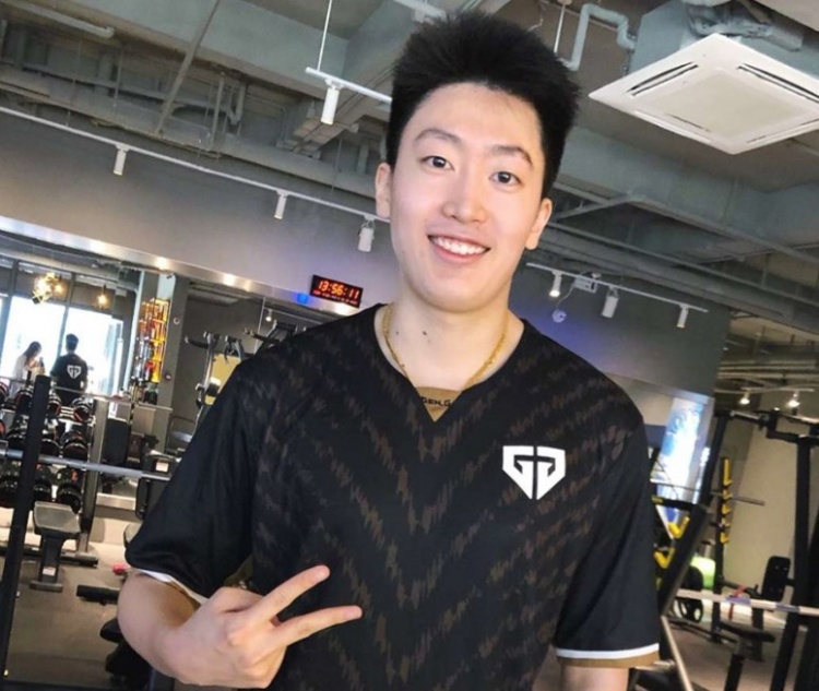 【蜗牛电竞】管泽元提问:败者组上来赢胜者组冠军两个BO5是最符合双败赛制?