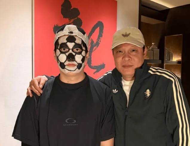 【蜗牛电竞】愿赌服输!泽元晒和范志毅合照:我是球,四年之后再战