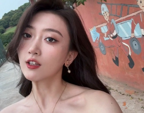 【蜗牛电竞】无畏契约美女主持人维嘉:恭喜西班牙🇪🇸 晚安!! 