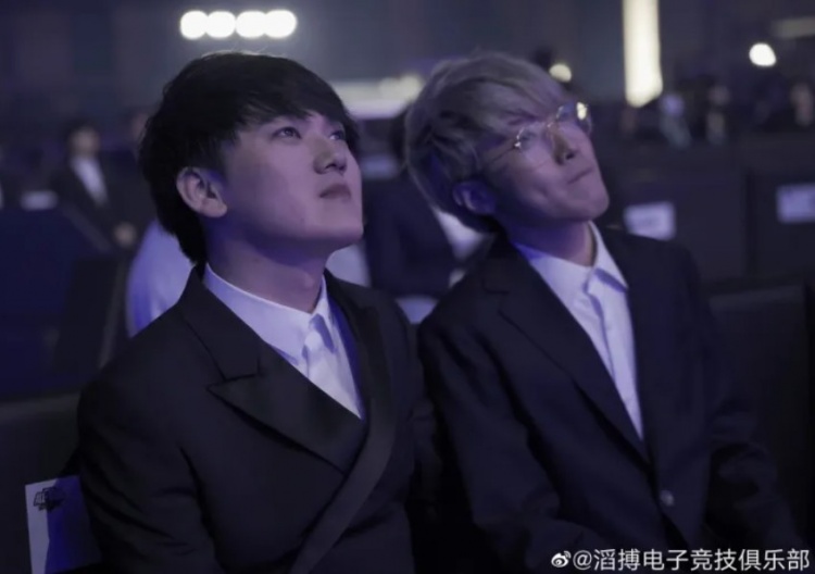 【蜗牛电竞】齿轮开始转动!JackeyLove迎来自己TES生涯第10人次辅助