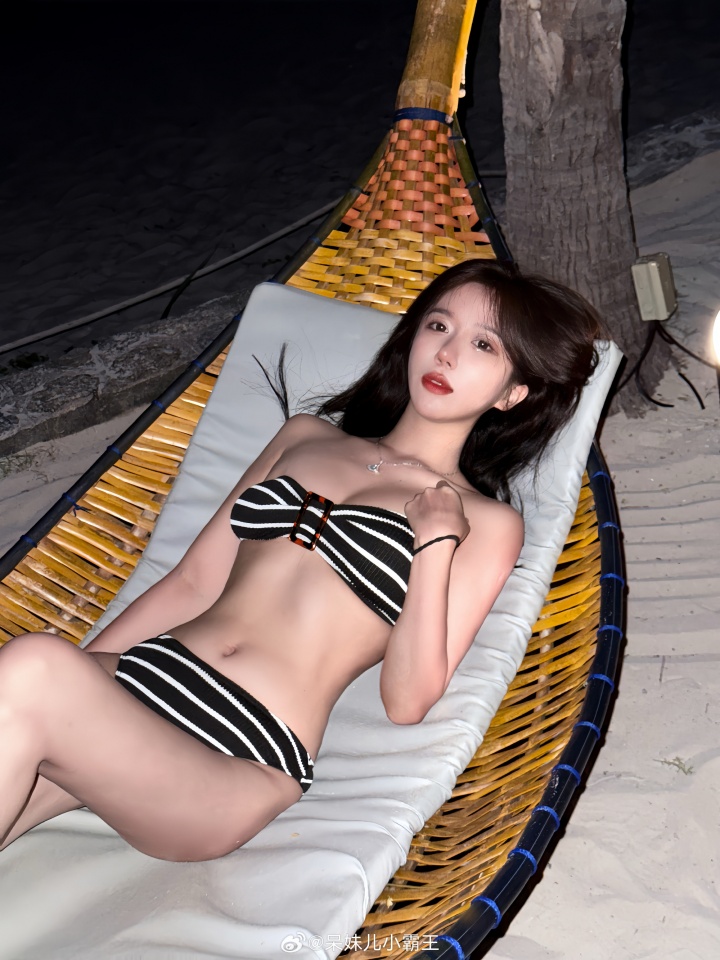 【蜗牛电竞】性感主播呆妹儿被嘲讽：千万粉丝没人刷礼物！圈不到钱，播什么?