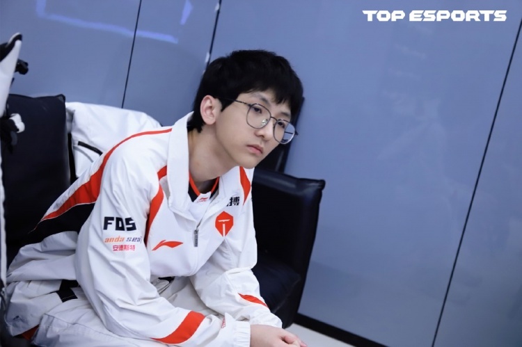 【蜗牛电竞】不如Wenbo?Zuian劣势上头难稳住 三局战绩合计9-13-25
