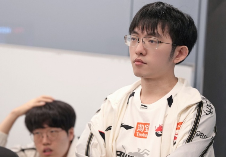 【蜗牛电竞】回忆总想哭😭Mact:EWC时还跟圣枪说回去加油 他顿了一下