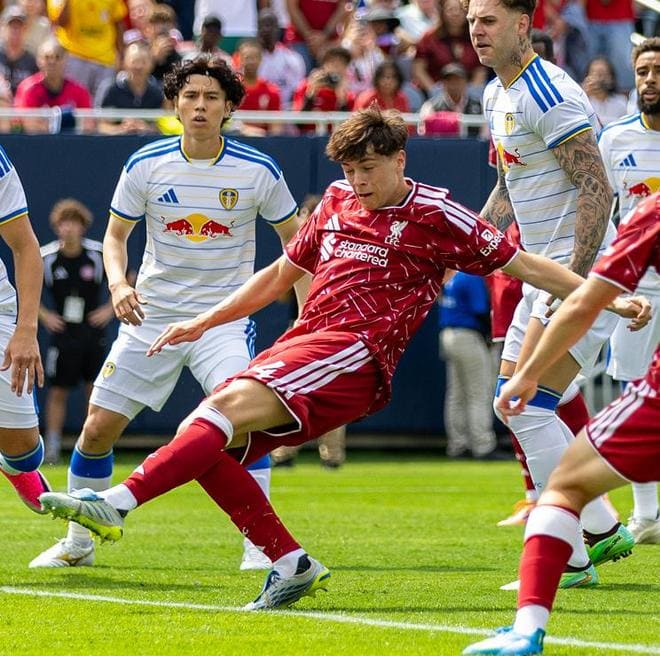 【蜗牛电竞】热身赛利物浦2-0领先遭大逆转，利兹联连灌四球送伊劳拉首败