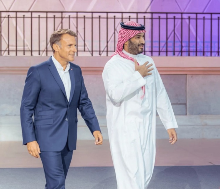 【蜗牛电竞】EWC发布AG.AL颁奖返图：法国总统、沙特王储共同为新王颁奖