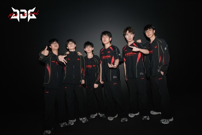 【蜗牛电竞】JDG分享收官合照:一程一阶,循阶登高,季后赛加油