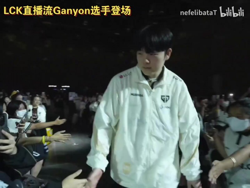【蜗牛电竞】GEN对阵DK赛前三叔登场，许哥和观众一起喊“Canyon，Fighting！