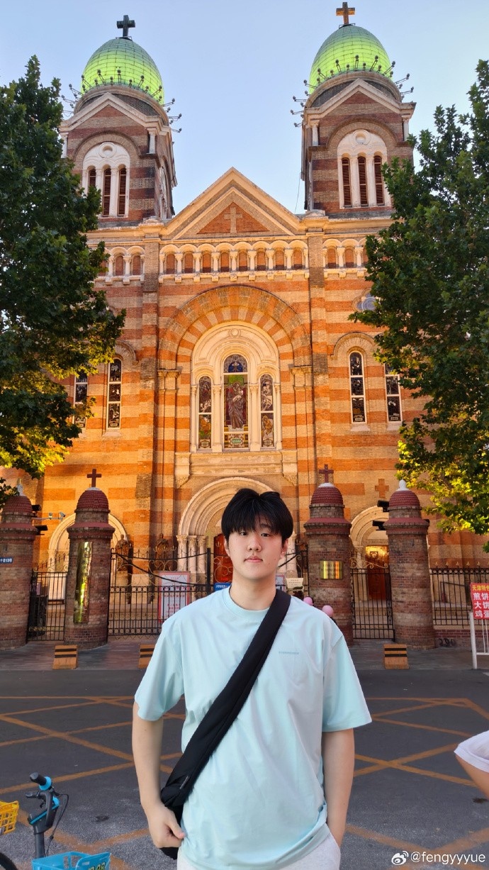 【蜗牛电竞】fengyue分享个人旅游照:来到了天津卫 