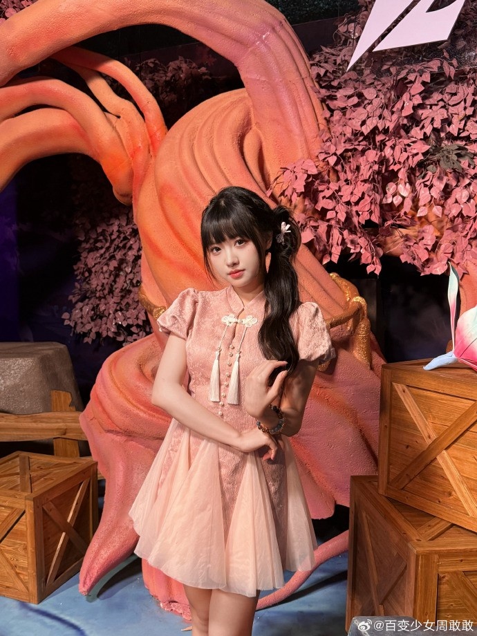 【蜗牛电竞】主持周敢敢晒照:祝大家中秋快乐岁岁无忧 喜乐常在所愿即所得♥