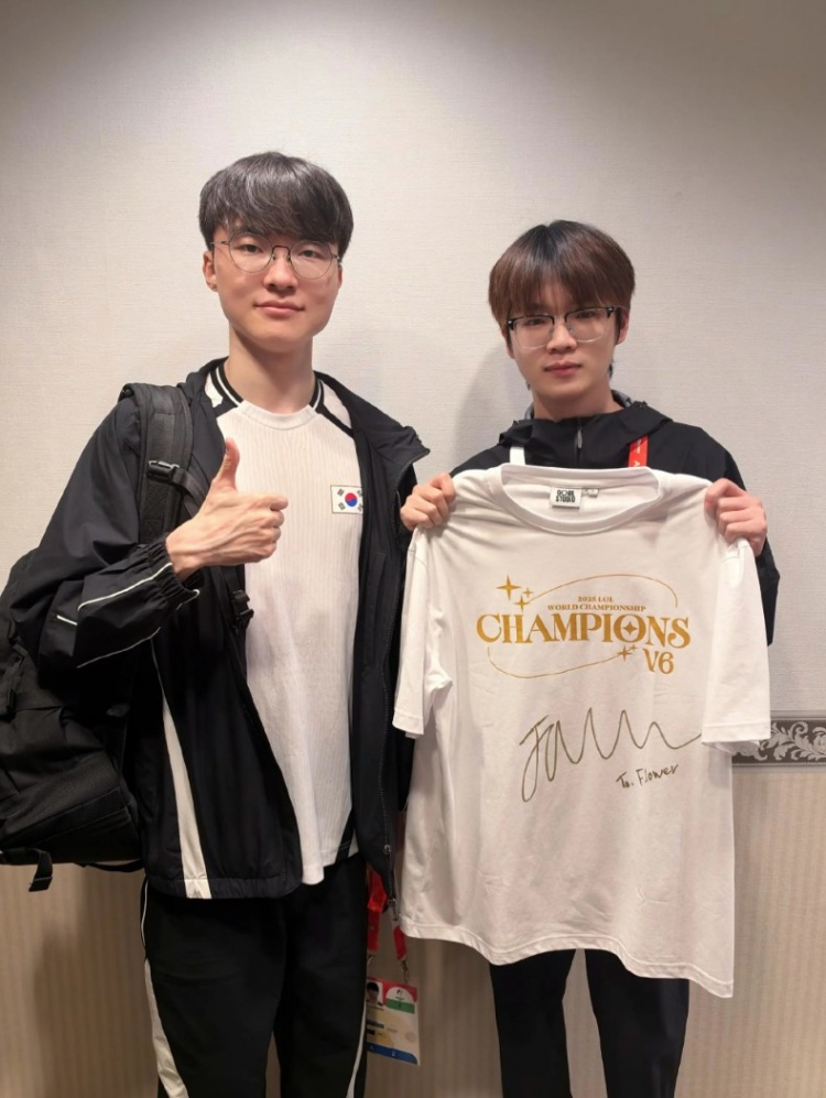 【蜗牛电竞】和平花花与Faker合照并总结亚运之旅:没能夺金但不后悔拼尽全力