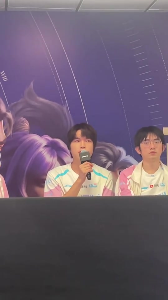 【蜗牛电竞】Bin谈第二局的上单卡莎：就觉得卡莎对纳尔，对局前面有优势吧
