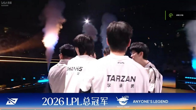 【蜗牛电竞】当筵意气凌九霄！AL众人捧起LPL银龙杯加冕冠军