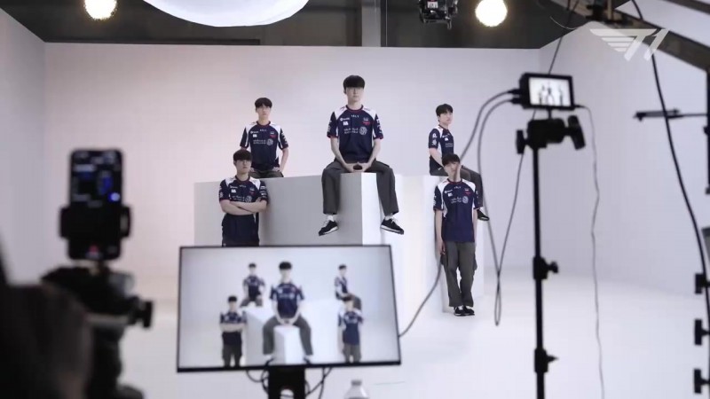 【蜗牛电竞】放心打游戏😂Faker：看书发现，学生打游戏时间和成绩成正比！