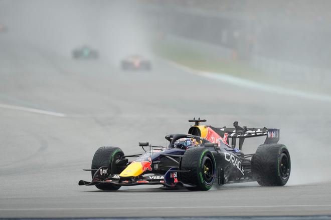 【蜗牛电竞】F1巴林大奖赛暖胎圈动力异常:国际汽联发布声明,软件更新后比赛正常进行