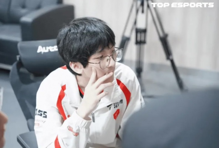 【蜗牛电竞】韩网热议ZUIAN签证问题：以后LOL赛事确实不应该在美国举办