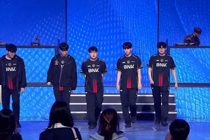【蜗牛电竞】打满五局!BFX 3‑2 险胜 JDG,闯入德杯国际赛四强