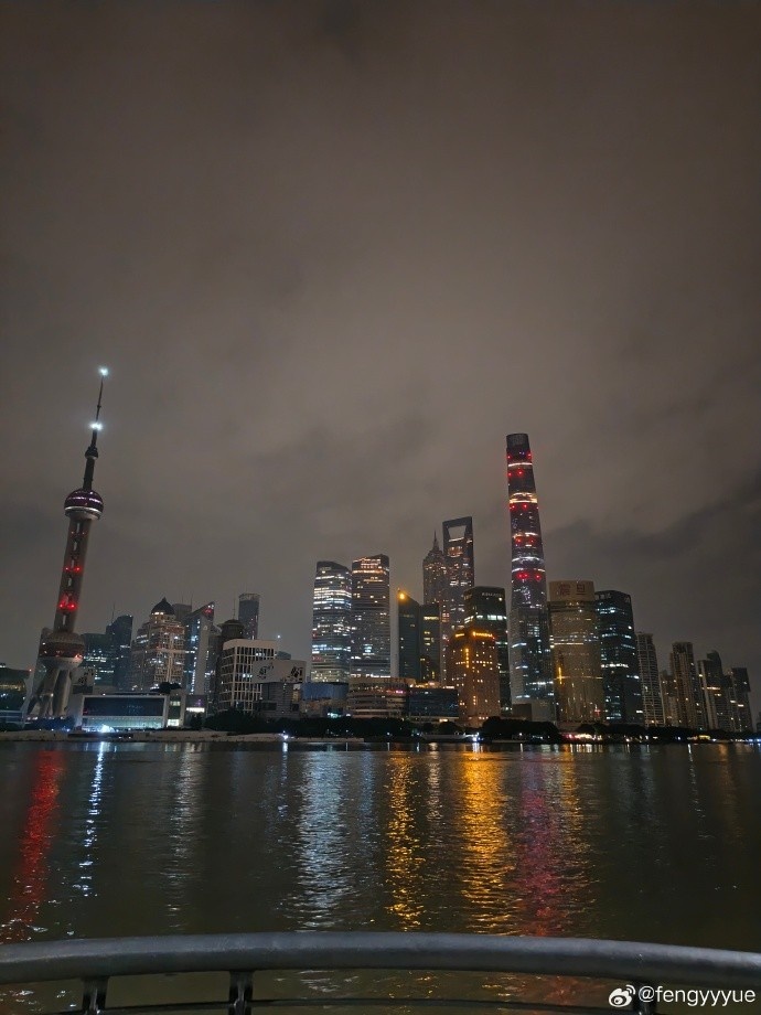 【蜗牛电竞】fengyue分享近日旅游照:阿风发来了新的旅行日志